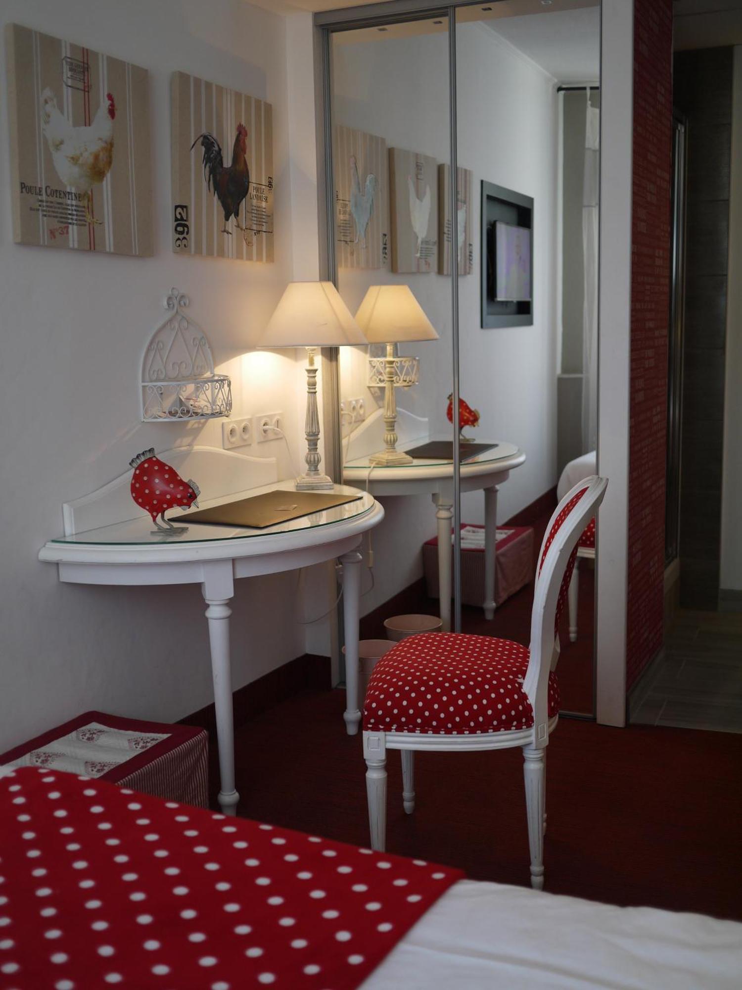 Logis Le Glacier Hotel 3*